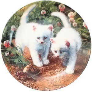 1987 Vintage "A CHANCE MEETING: WHITE AMERICAN SHORTHAIRS" Cat Collector's Plate